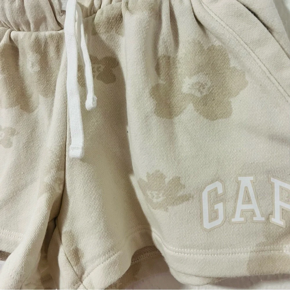 GAP Girls Size Small (6-7) Logo Casual Shorts - Tan and Cream /Peach EUC Comfy